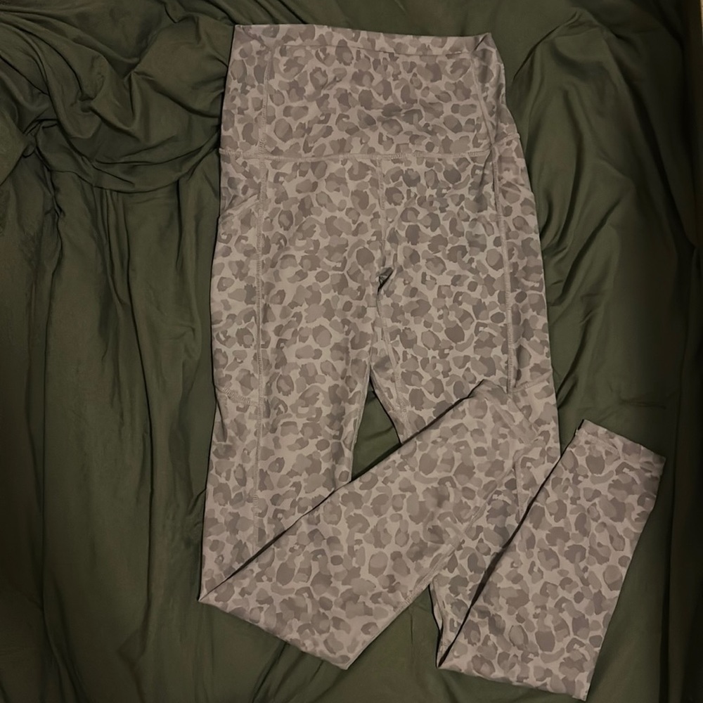 Ododos small gray cheeta print leggings